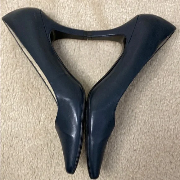 Life Stride Elegant Navy Heels - Picture 4 of 6